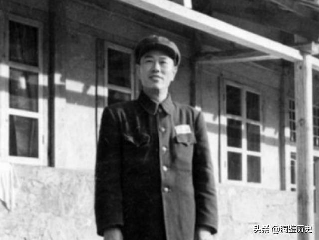 1949年小战士从报纸上认出父亲，指导员：别闹了！这可是兵团司令