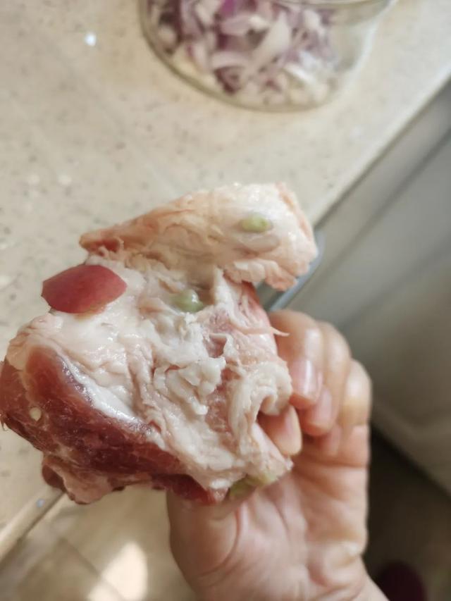 上海一志愿者突发疾病去世，系中国商飞设计师！倒卖香烟日赚1万调查进展！一男子驾车逃离封控区，罚！