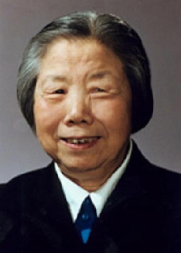 清理周恩来遗物时，办公桌里发现毛主席手书，打开后：众人皆感动