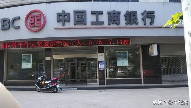 女子存银行205万，08年取钱时发现卡里只剩100元，银行：我们不管