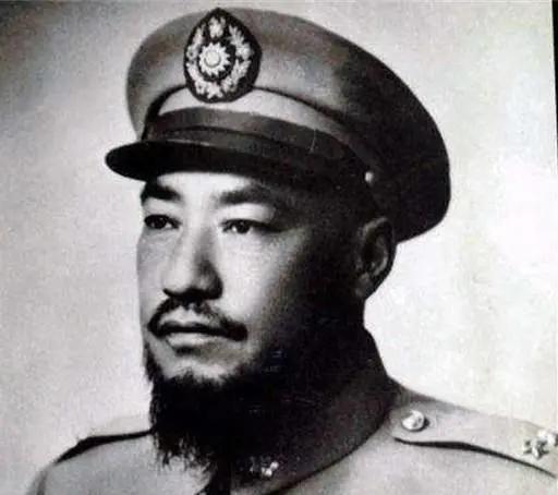 马步芳妄图死守六盘山，解放军四百门大炮炸烂其美梦