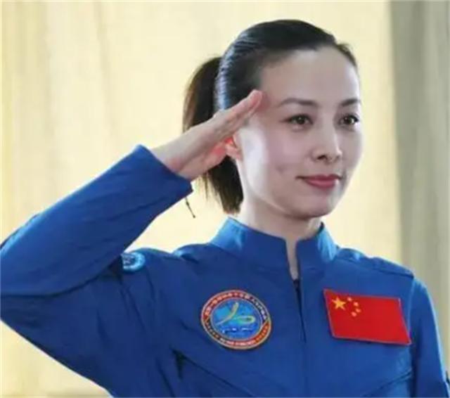 “太空娇女”王亚平：中国首位出舱女航天员，今仍在太空执行任务