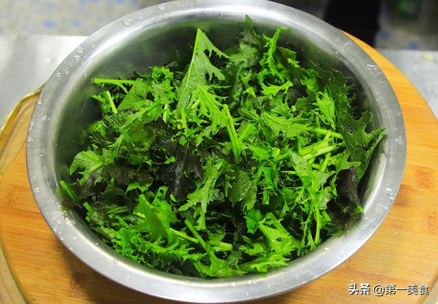 这5种绿叶蔬菜，含钙比牛奶高，每天吃一把，**老小钙都补足了12