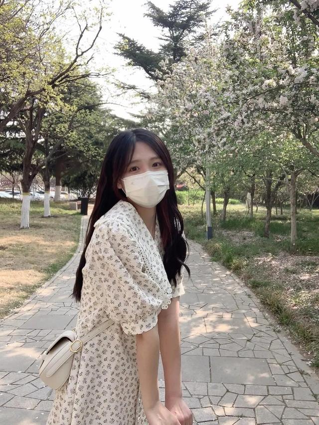 白茶清欢无别事，我在等风也等你