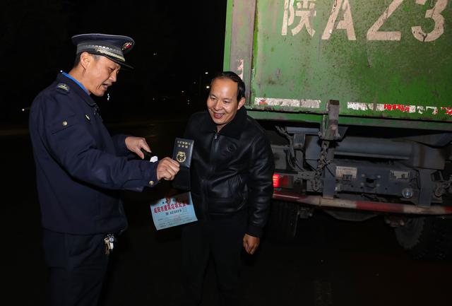 “生态文明·美丽咸阳”《夜幕下的坚守》