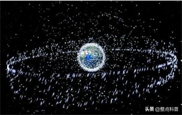 太阳表面温度5500℃，地球都晒热了，为何日地间的太空是冰冷的？