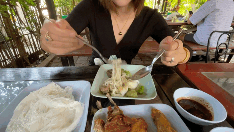 5元一個泰國脆皮炸雞，咬一口咔咔爆汁，大口吃肉超過瘾