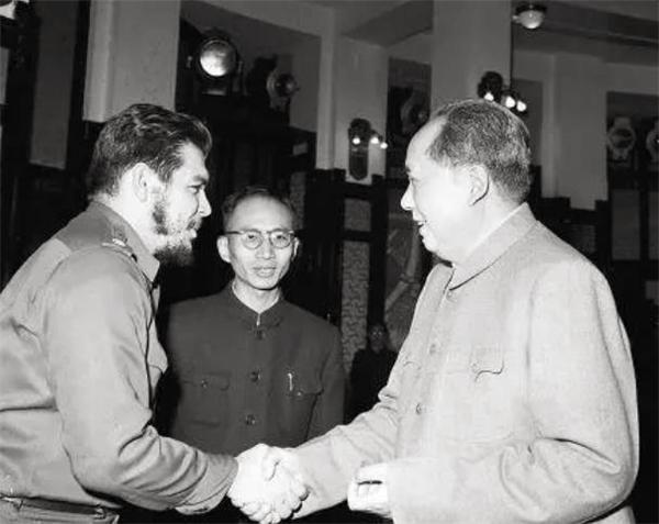 伟人的外交“手腕”：毛主席如何用古巴导弹危机，化解中印危机？