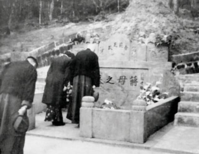 中央决定修缮蒋氏故居，蒋经国知道后，做出了什么决定？