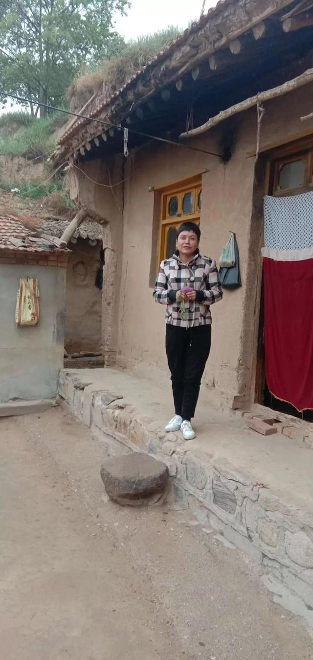 到死也不甘心，甘肃，永远回不去的故土，父亲含泪睡土在新疆