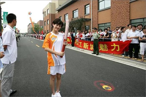 "大脑门娘娘"孙俪，正在优雅地老去
