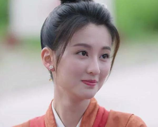 演技好、业务能力强，却捧不红的8位女星，杨幂张艺谋也带不动