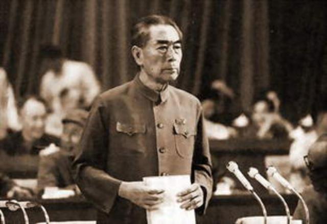 周总理病逝，秘书问毛主席是否参加追悼会，毛主席：我也走不动了