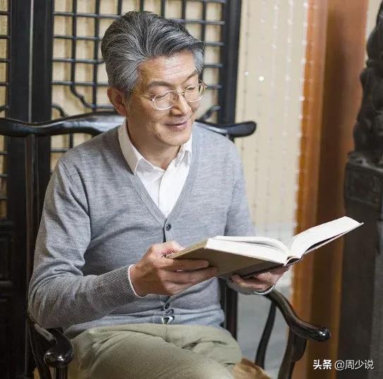 教授每天带娃只做一件事，惹媳妇不满，娃上学后的表现让老师点赞