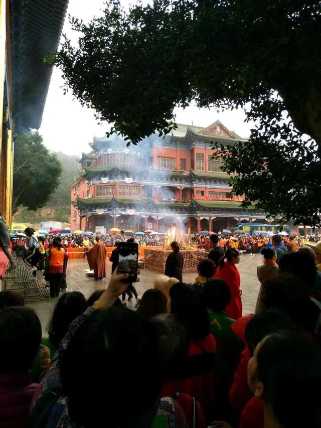 你知道寺院義工嗎？記錄我的十一天寺院義工生活