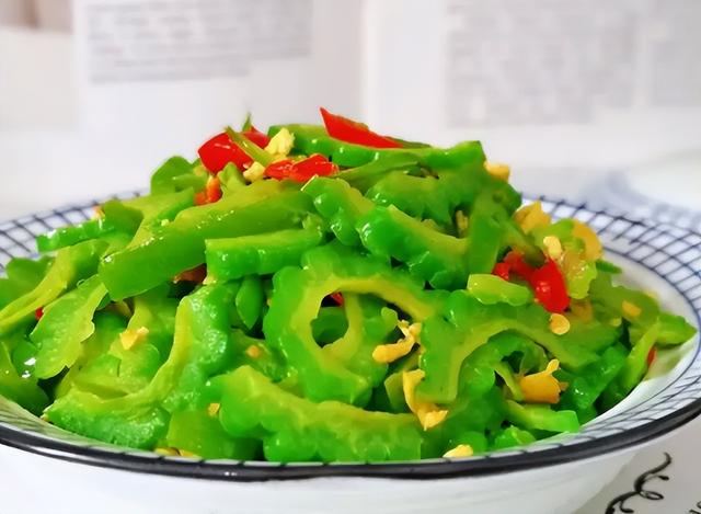 花生是糖尿病“导火索”？提醒：若想胰岛强壮，2种食物或早忌口