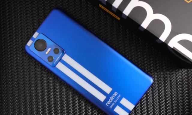 用了三年iPhone 11，如今换上了2000块的安卓机，没想到差距这么大