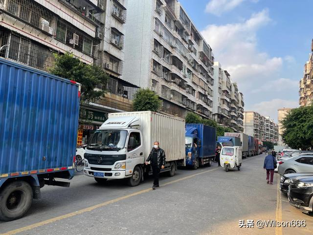 东莞有一个细村市场，里面东西很便宜，很多人都喜欢来这里买买买15