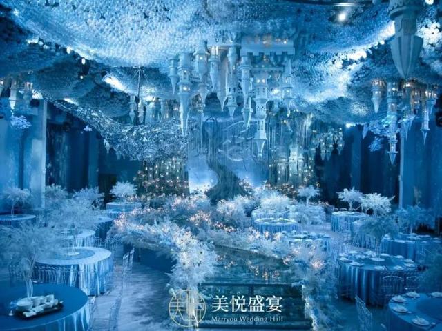 广州婚礼现场布置(婚礼堂发布：双户外+双主题宴会厅！广州美悦盛宴婚礼会馆)(图9)
