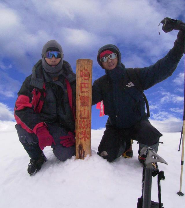 攀登哈巴雪山