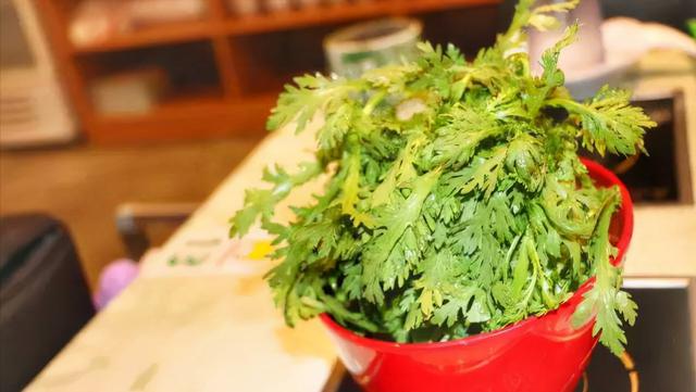 吃茼蒿防肺癌，4大营养价值，可降血压还能增强记忆力