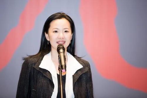 想不到2022年一开始，殷桃和袁泉，就给娱乐圈许多演员，做了表率