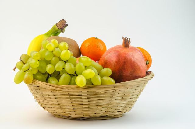 胃不好的人，医生提醒：这4种水果，喜欢也尽量少去吃