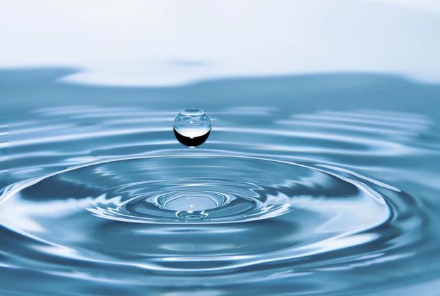 水为何会热胀冷缩，科学家们直接观测到了！
