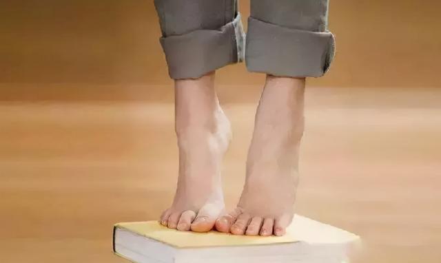 手脚冰凉，中医改善“怕冷”的体质，6个小妙招，从根本上调理