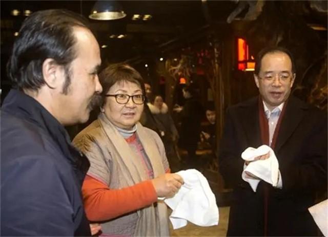 奥通巴耶娃：推翻两任元首的铁娘子，坚持加深与中国的合作