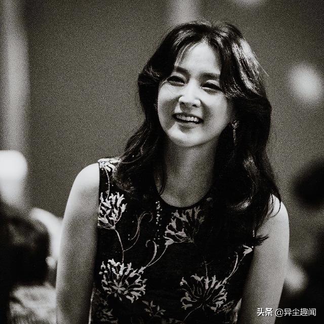 �ڶ���ѧ�ĺ�������Ů(����ѧ��Ů����������У����ϵ��ҵ����Ӣ���ǵ���ѧ��)