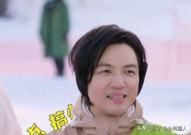 “假冻龄男神”被揭穿，脸肿、僵硬、笑不出来，钟汉良尤其明显