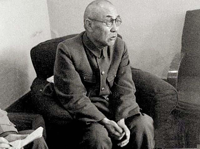1951年，阎锡山小儿子为了二嫂放弃前程，后赴美开酒馆兼职保险员