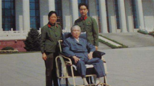 1984年贺子珍病逝，上海市委请示葬礼的规格，邓小平一句话定调