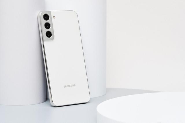弱光环境拍照成像依旧清晰，三星Galaxy S22系列手机拥有卓越品质