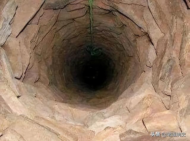 1987年，一河南农户院子被大雨冲塌，出现一口枯井下面埋着位皇帝
