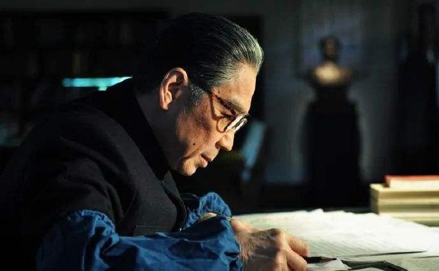 周总理病逝，秘书问毛主席是否参加追悼会，毛主席：我也走不动了