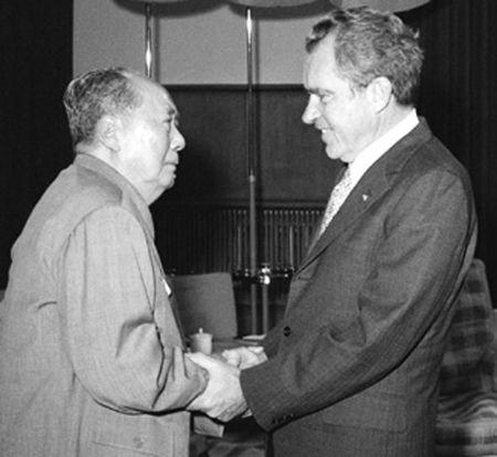 斯大林和尼克松落难时，毛主席是怎么做的？全世界见证伟人的气度