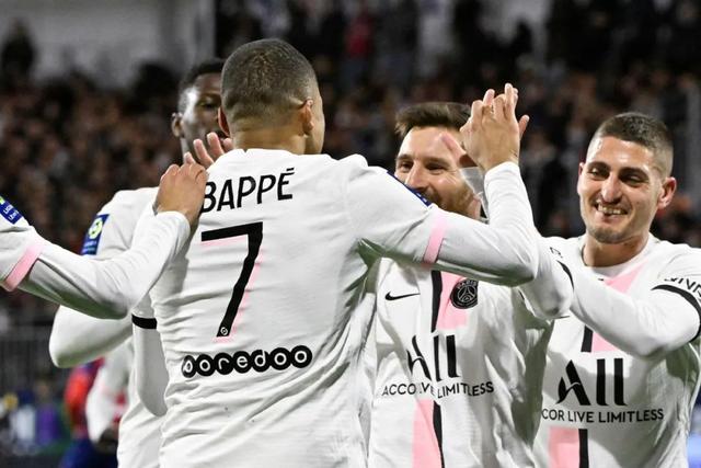 疯狂的6-1！梅西助攻帽子戏法！内马尔轰3球，姆巴佩戴帽创纪录