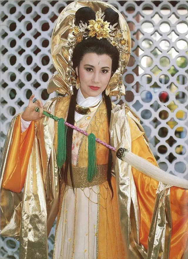 《神雕侠侣》邓萃雯翁美玲翁美玲总共主演了九部连续剧,基本都是古装