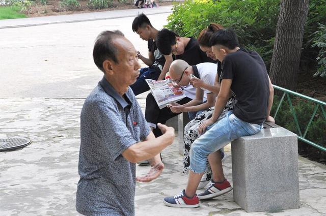 养生专家“林海峰”离世，享年51岁，深刻反思:4种养生方法太伤身