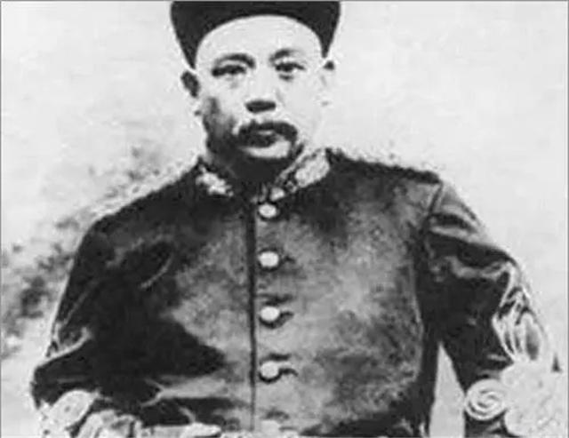 袁世凯问张作霖：你想要军队还是地盘？张作霖机智回应躲过一劫