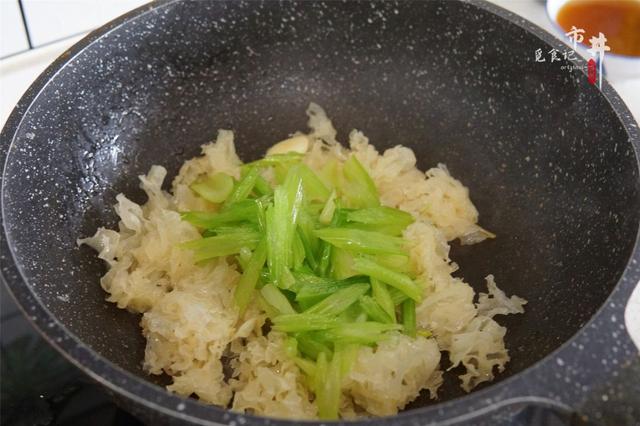 春天，建议中老年人：多吃10种“天然高叶酸”食材，早吃早受益