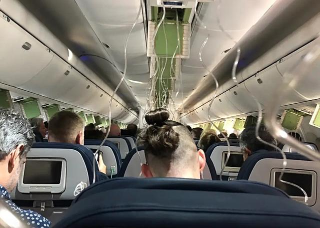 飞机挡风玻璃破裂！又是波音：美国航班载198人，万米高空迫降