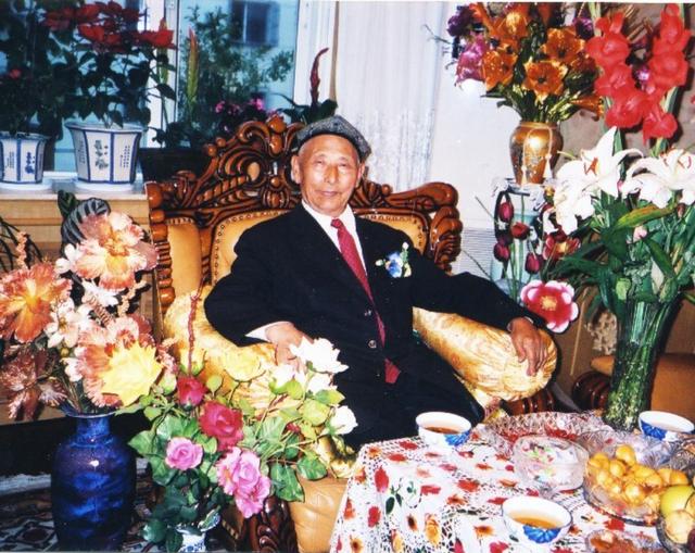 中國最後一位王爺，2014年去世，臨終前要求：把國旗挂在病床邊