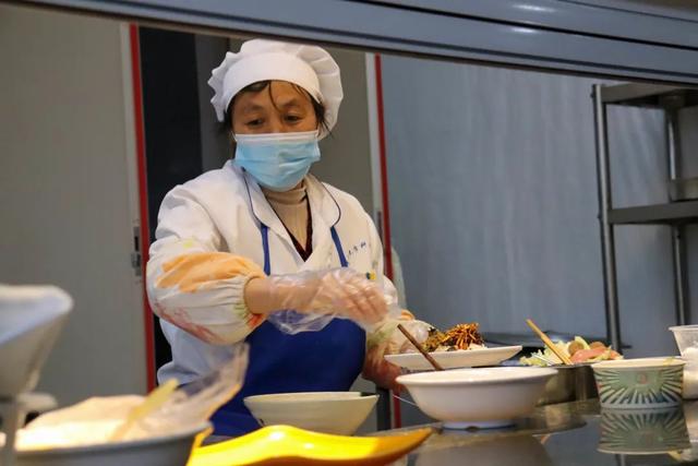 致敬劳动者｜这些背影，如此珍贵