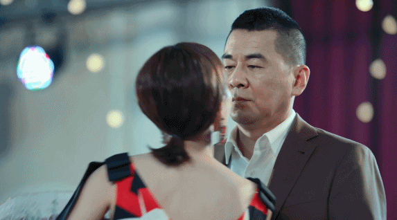 接烂剧、装少女、敷衍观众，这些曾经的好演员，也为“钱”折腰了