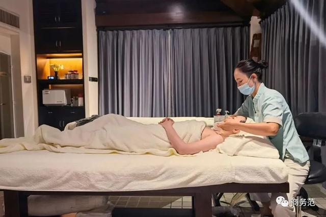 結婚四周年，我們帶女兒穿越回婚禮那一天…