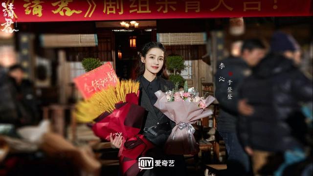 秦丽和艾伦的新剧《讨好大王》将出击，秦丽将上演清泉村女寨主。
(图3)