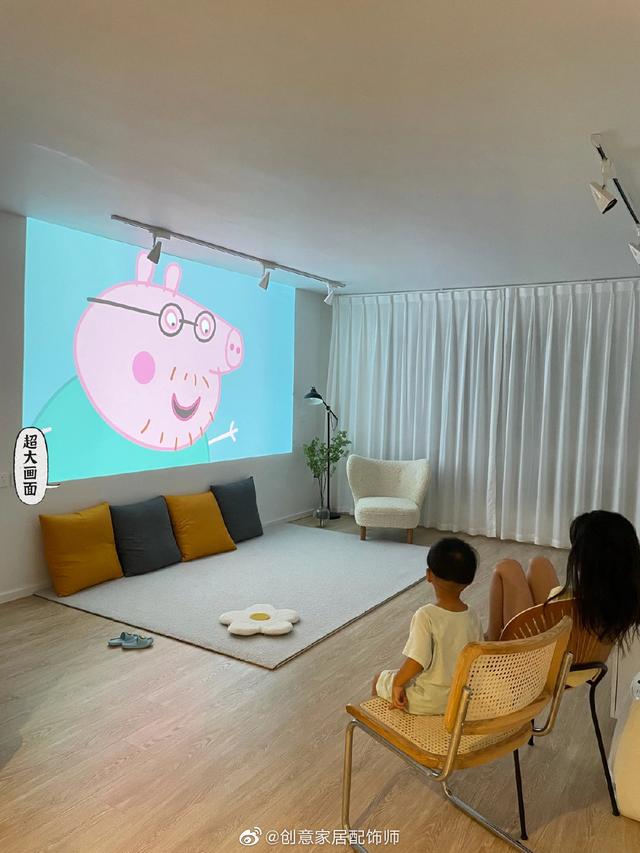 没有比这还简单的家了吧？空无一物，孩子们的玩乐天堂